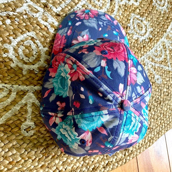 Women L&P floral cap - Picture 2 of 5